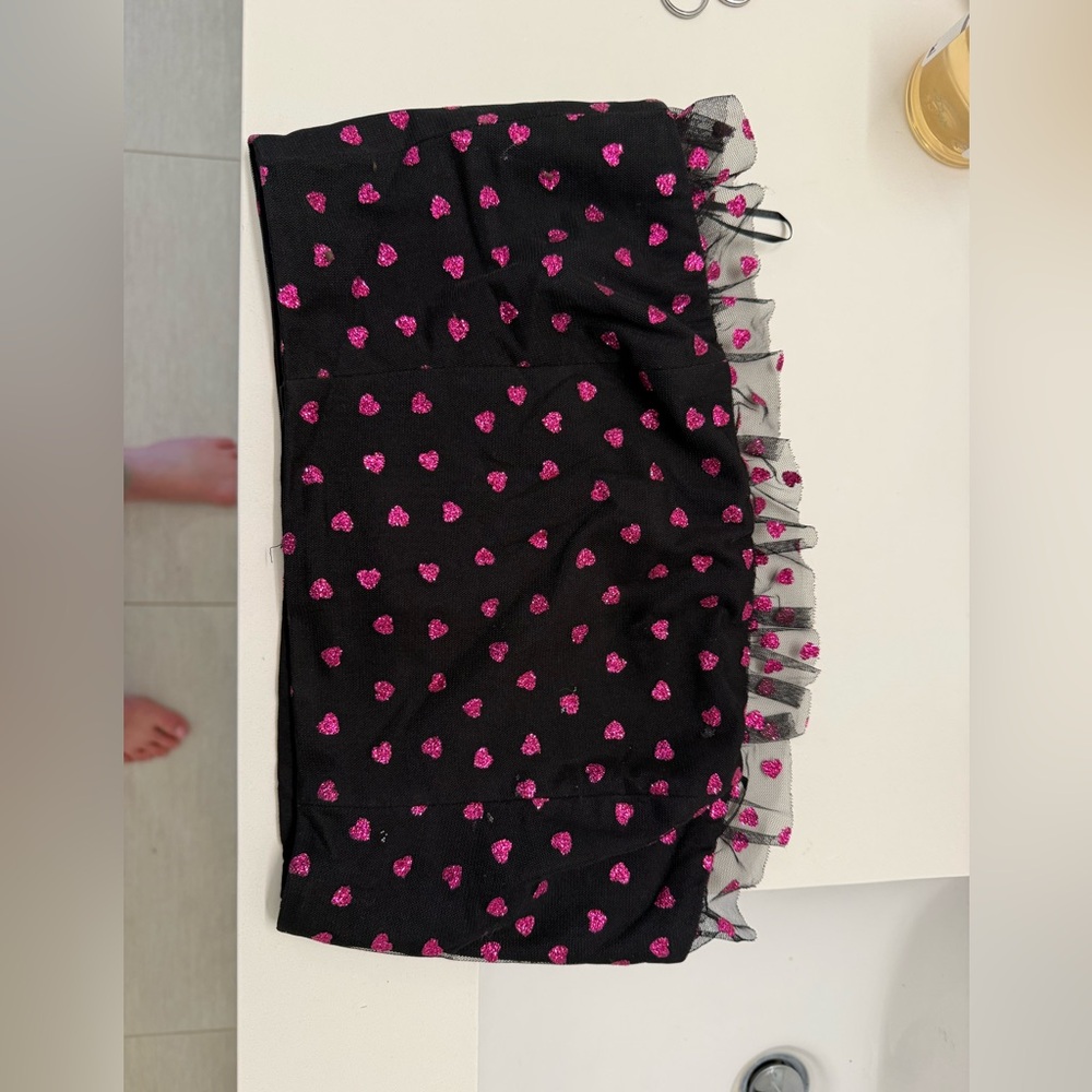 Superdown black crop top with pink hearts 
Size S 
Only worn once